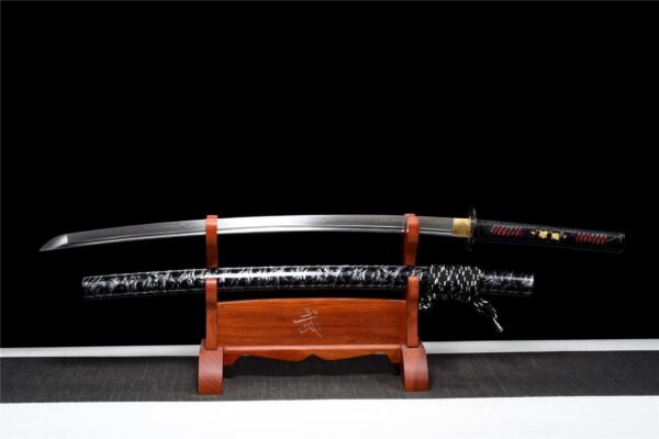 SilverFeatherKatana02_5d388e0d-3af1-41d7-9220-e508e3de15d2